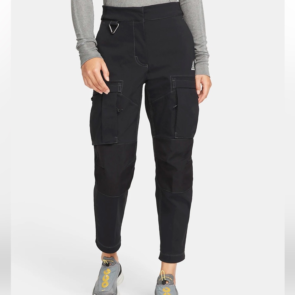 Nike ACG "Smith Summit"
Women's Cargo Pants